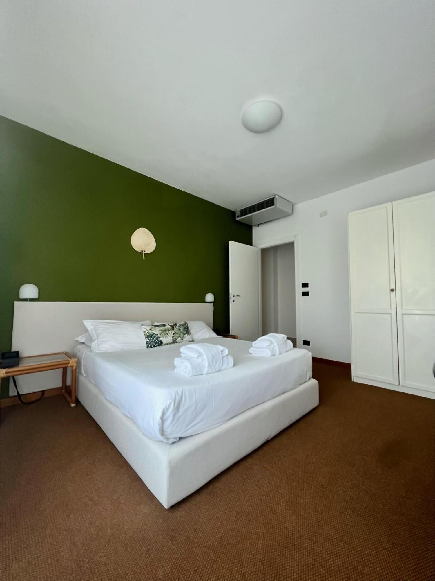 Harvey & Hotel 4*