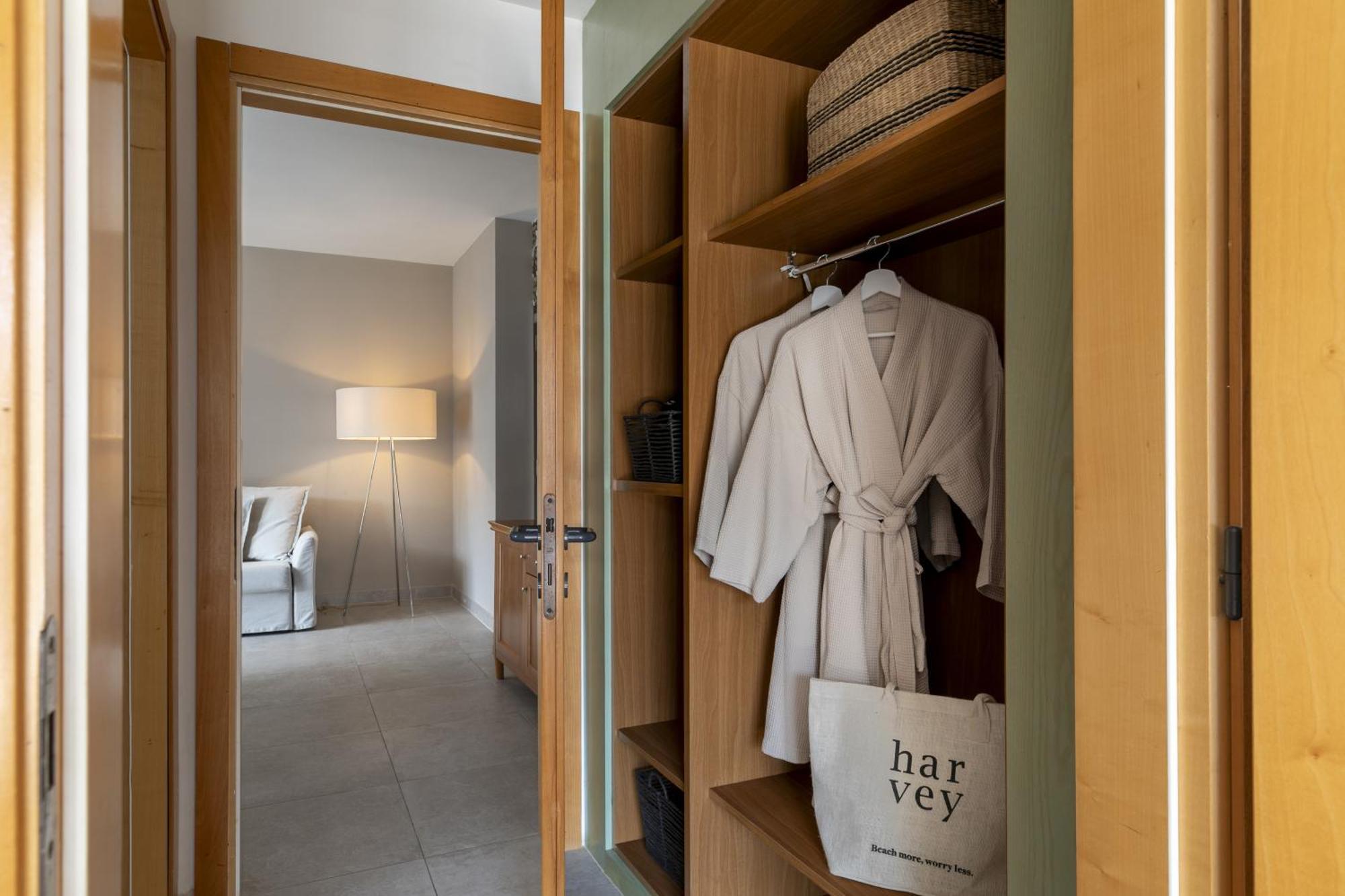 Harvey & Hotel